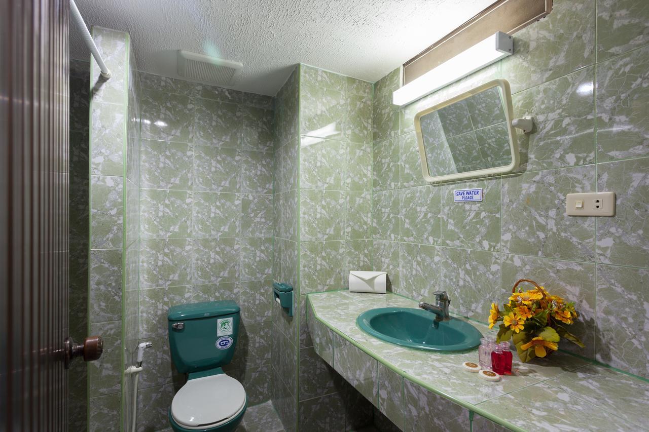 Simple Boutique Seabreeze Hotell Patong Exteriör bild