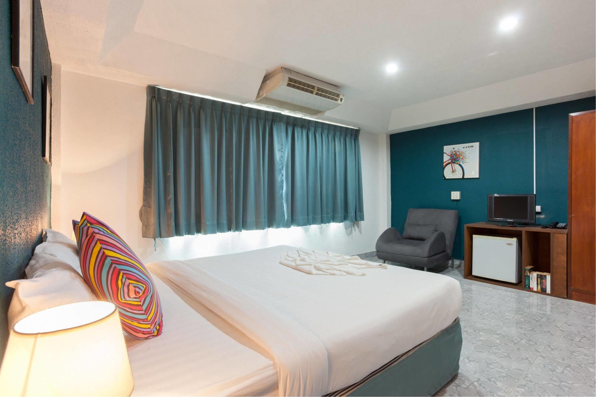 Simple Boutique Seabreeze Hotell Patong Exteriör bild